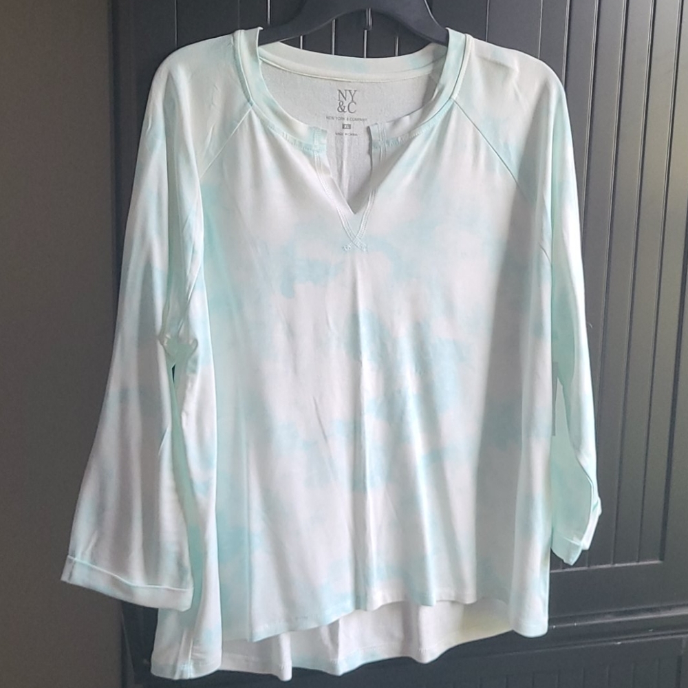 New york and co 3/4 sleeve cloudy tee